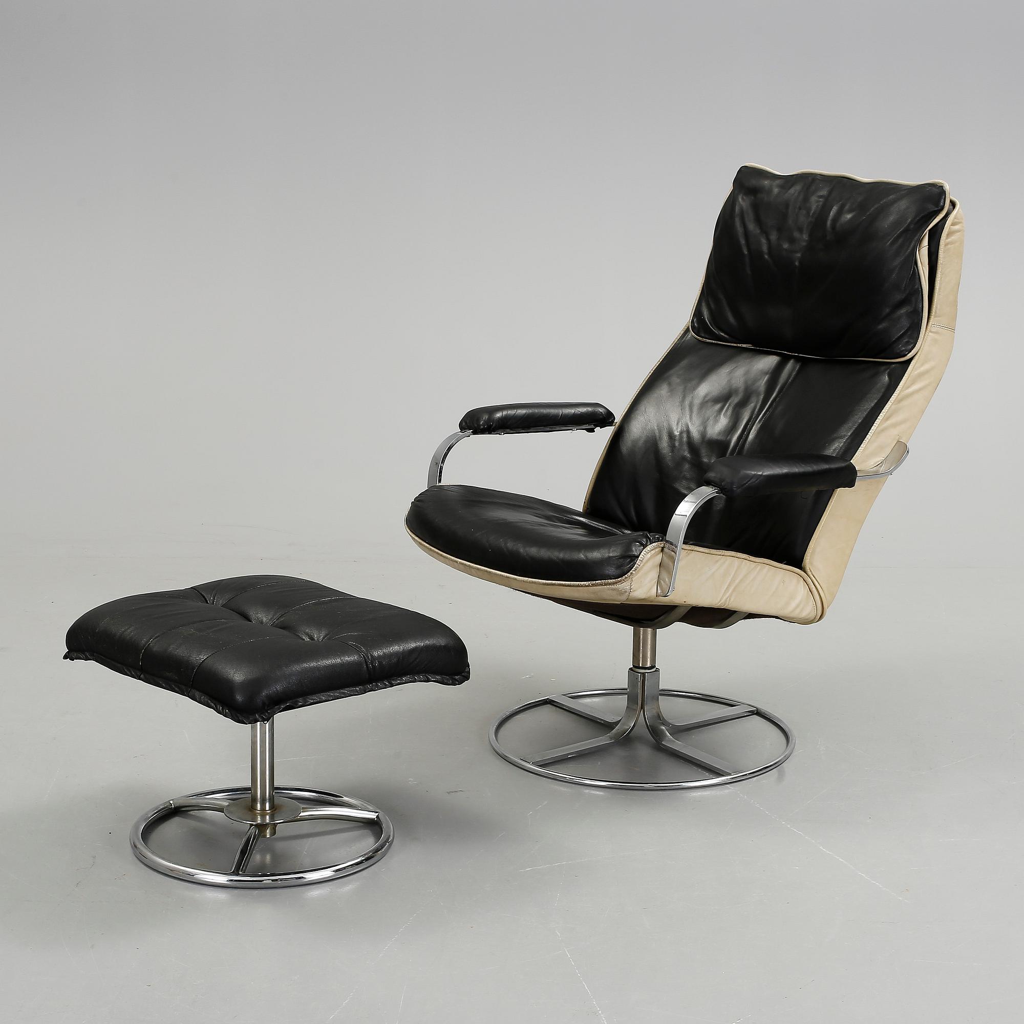 SNURRFÅTÖLJ MED FOTPALL, 1960-70-tal.