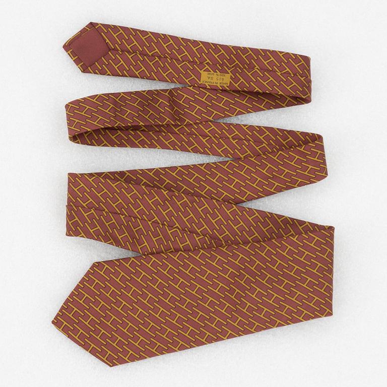 Hermès, 3 silk ties.