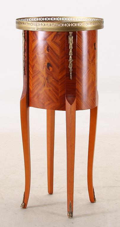 LAMPBYRÅ, Louis XVI-stil, 1900-talets andra hälft.