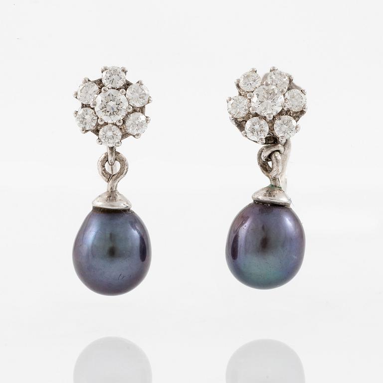 A pair of earrings in 18K white gold with cultured pearls and round brilliant-cut diamonds.