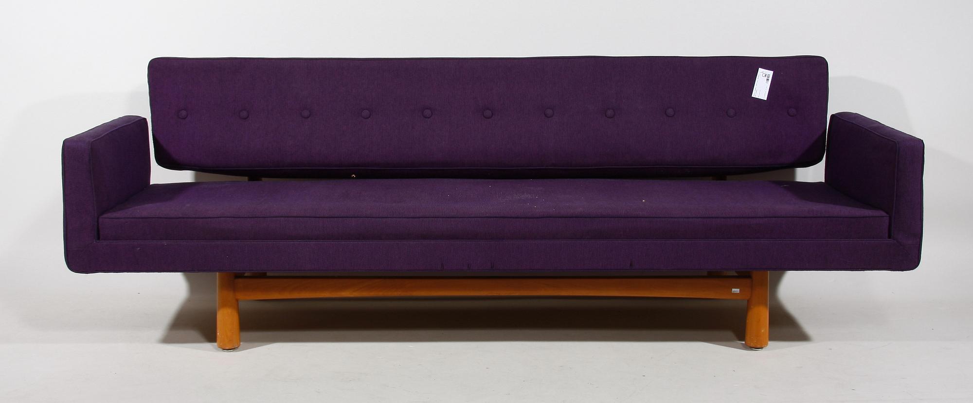 SOFFA. 1900-tal. Märkt: Bra bohag.