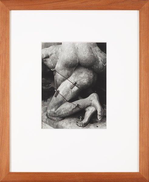 Christer Strömholm, "Skulpturernas kärleksakt" (Sculpture of love), 1958.