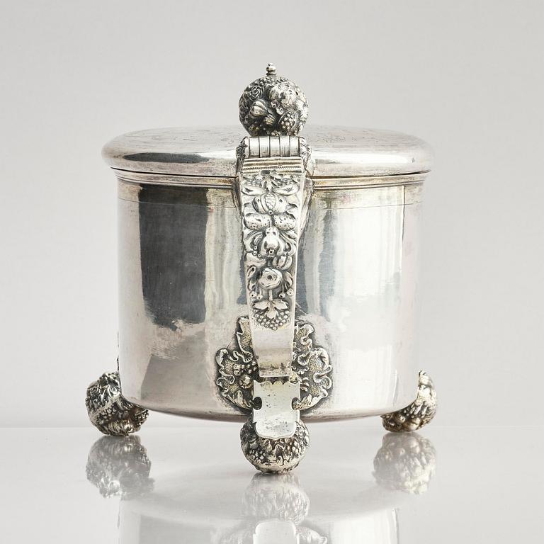 A Swedish 17th century parcel-gilt silver tankard, mark of Erik Månsson Schmidt, Stockholm (active 1675-1686).