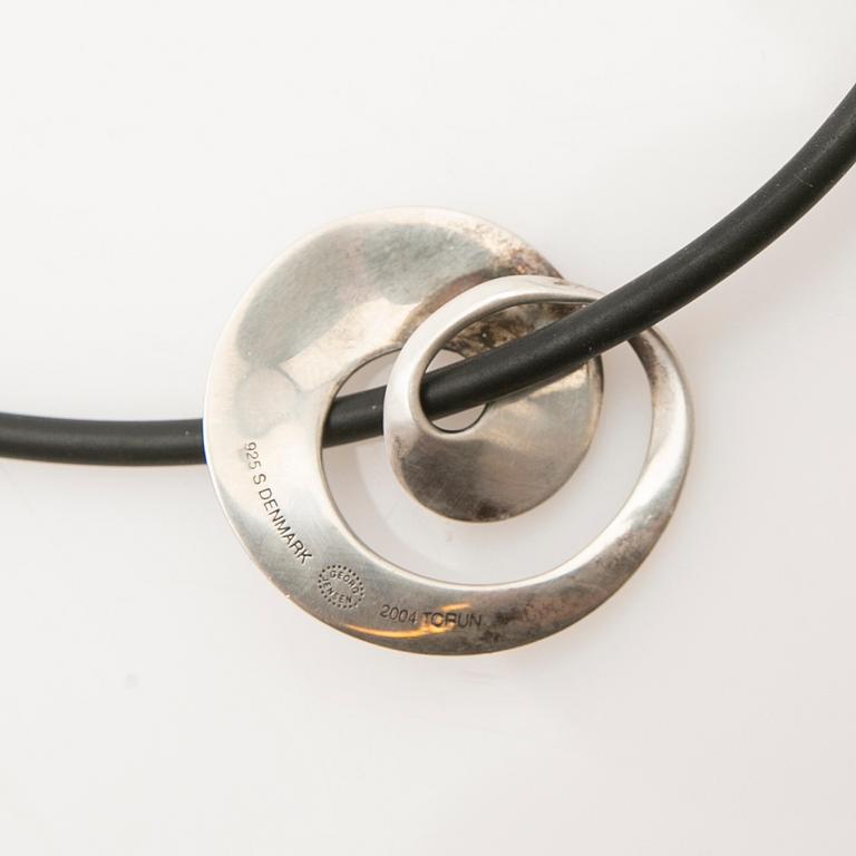 Vivianna Torun Bülow-Hübe, halsband, sterling silver, för Georg Jensen, Danmark, 2004.