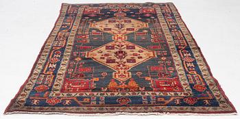 An Oriental rug, c. 282 x 154 cm.