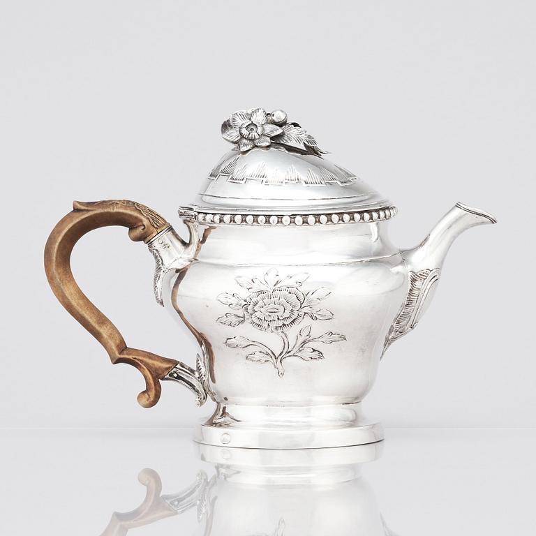 A Swedish 18th century silver tea-pot, marks of Johannes Nordgren, Jönköping 1788.