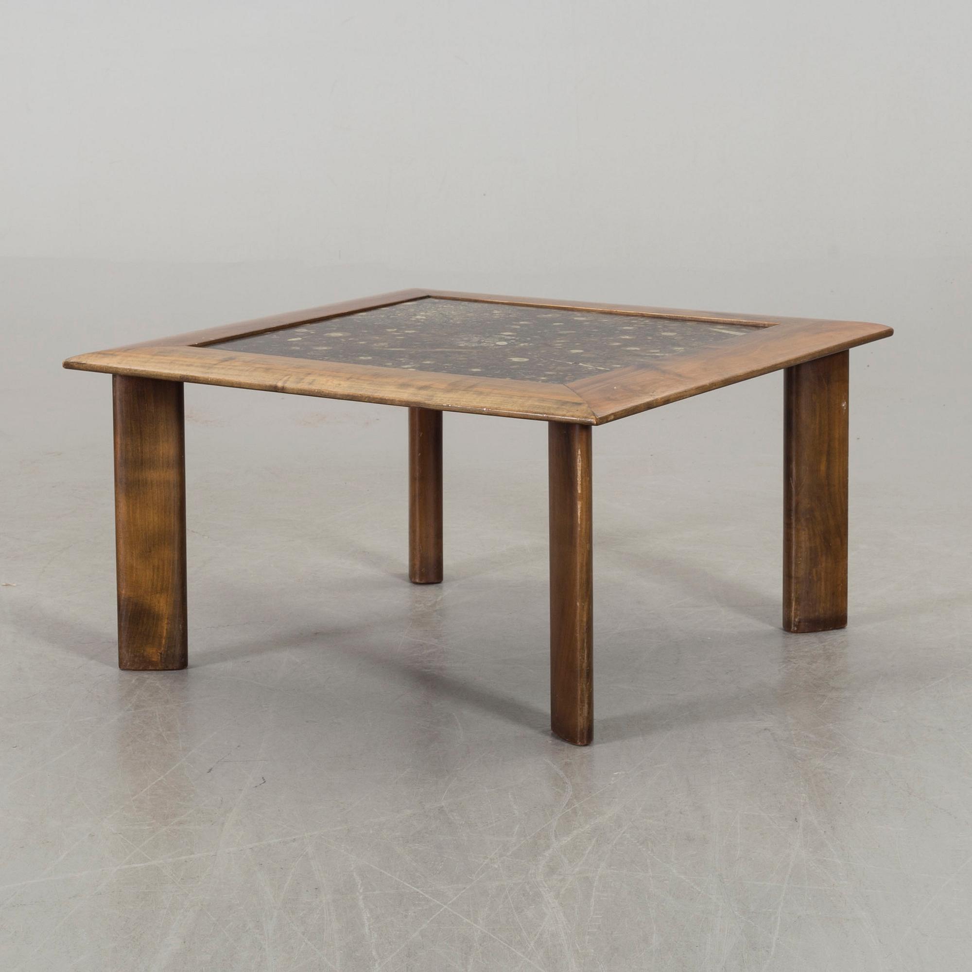 A MARBLE TOP COFFEE TABLE, SECOND HALF OF 20TH CENTURY.