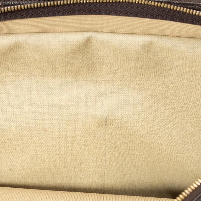 Louis Vuitton, a 'Reporter MM' cross body bag, 2001.
