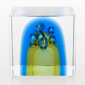 OIVA TOIKKA,  An annual glass cube, signed Oiva Toikka Nuutajärvi 2007 and numbered 346/2000.
