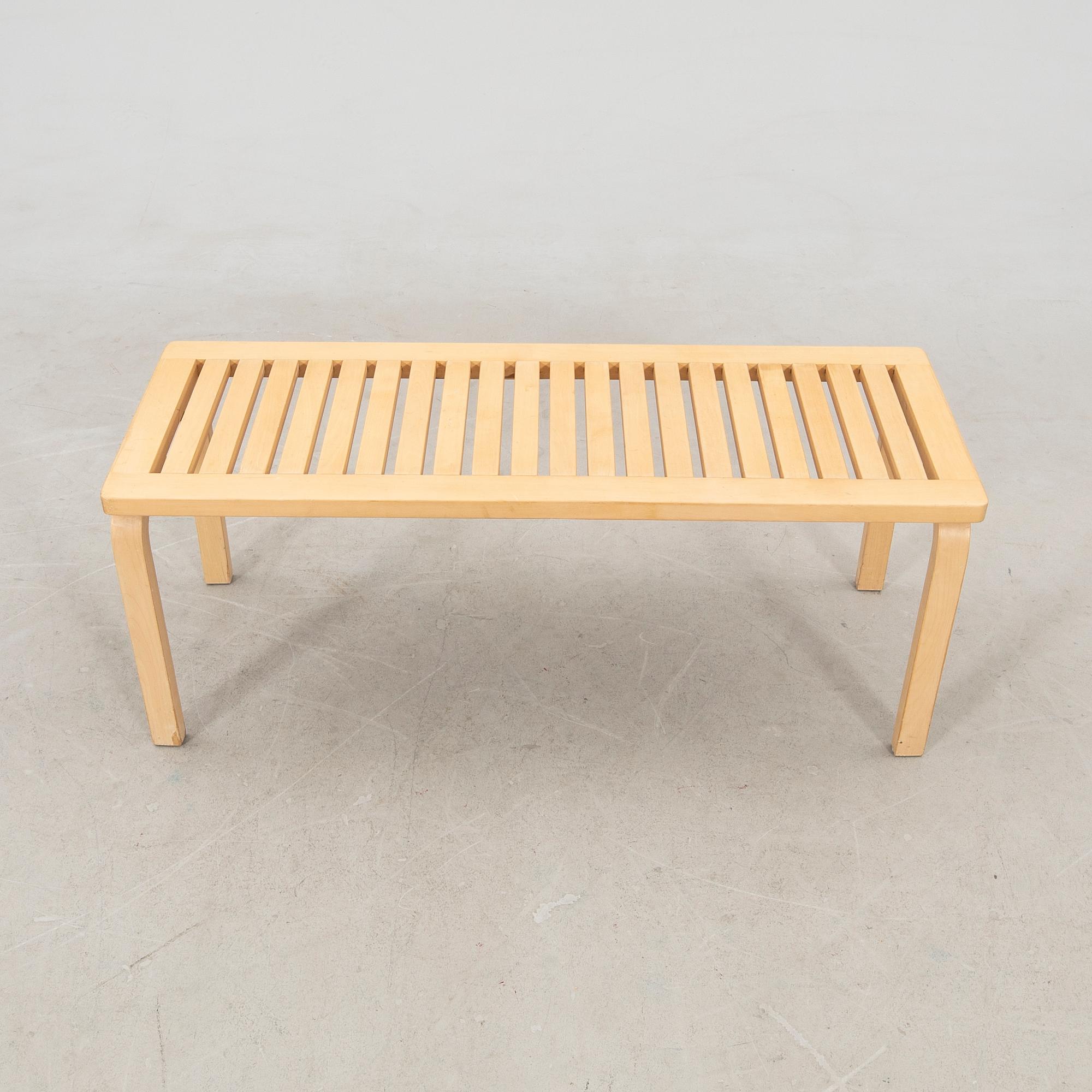 Alvar Aalto bänk 153A, Artek 1970/80-tal.