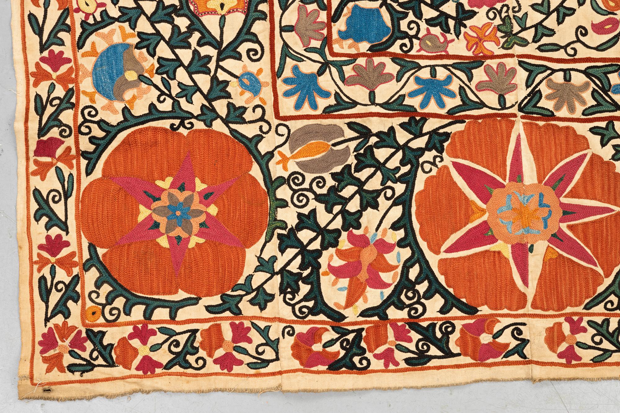 Broderi, antik Uzbekistan suzani, ca 244 x 145 cm.