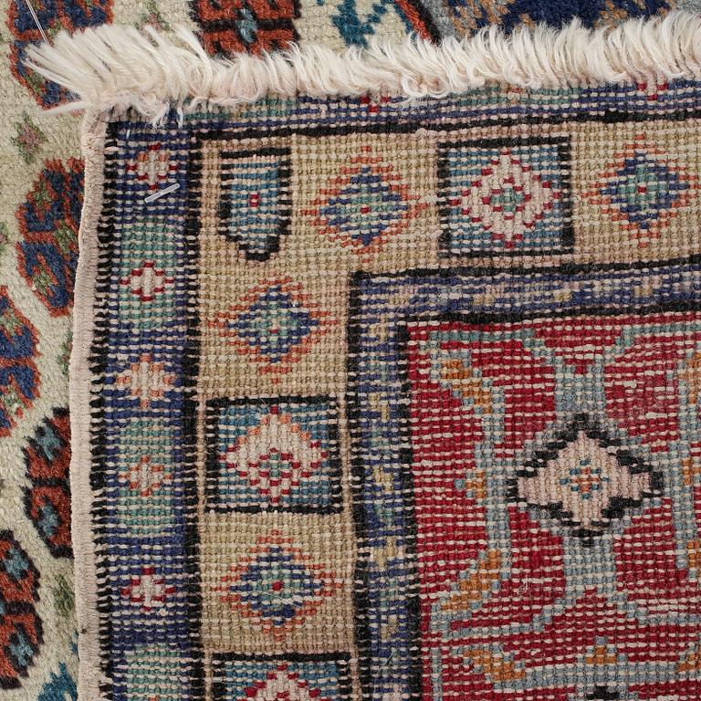 MATTA, semiantik Kaukas, . Ca 172x121 cm.