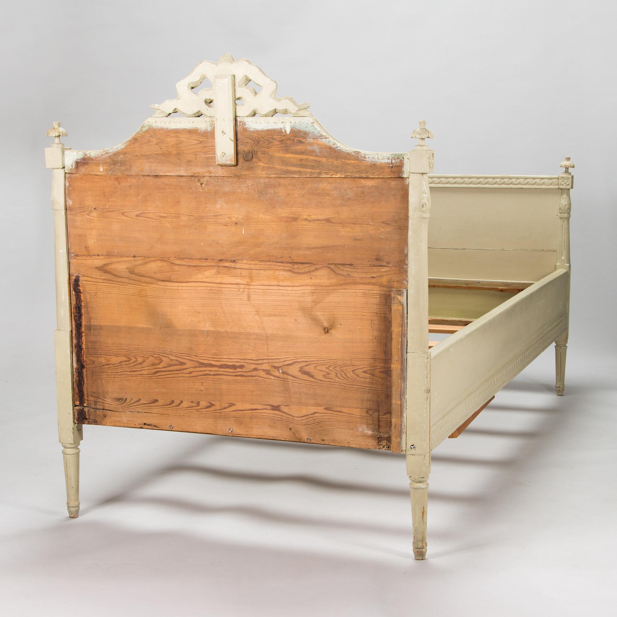 Sänky, kustavilainen, 1700-luvun loppu.