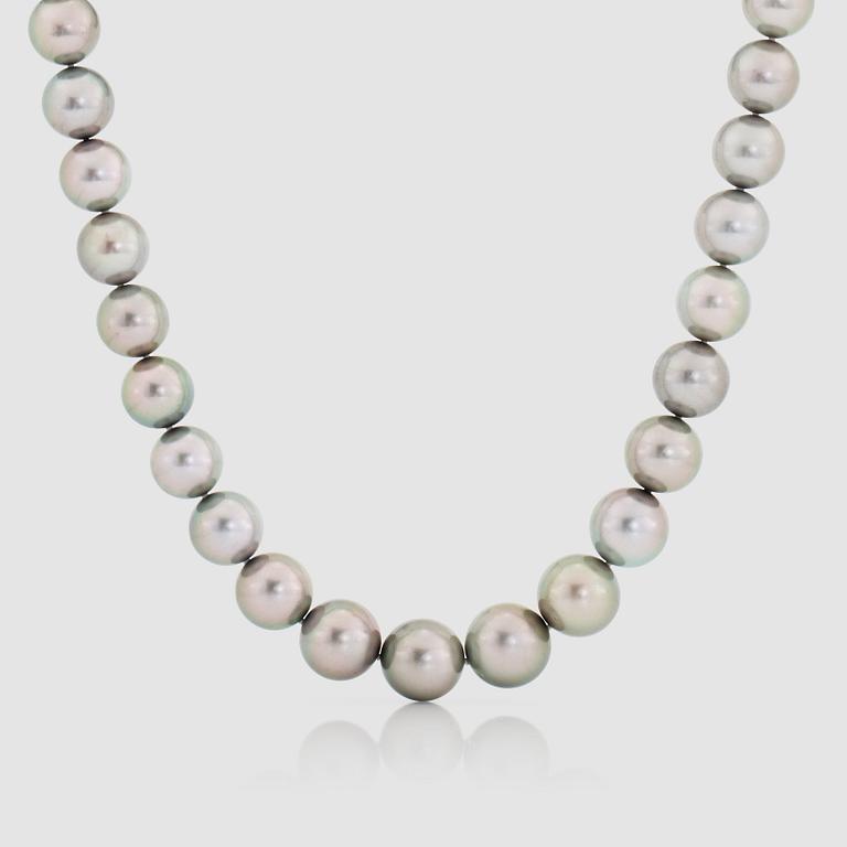 COLLIER med odlade Tahitipärlor, 12-14.7 mm med diamantlås.
