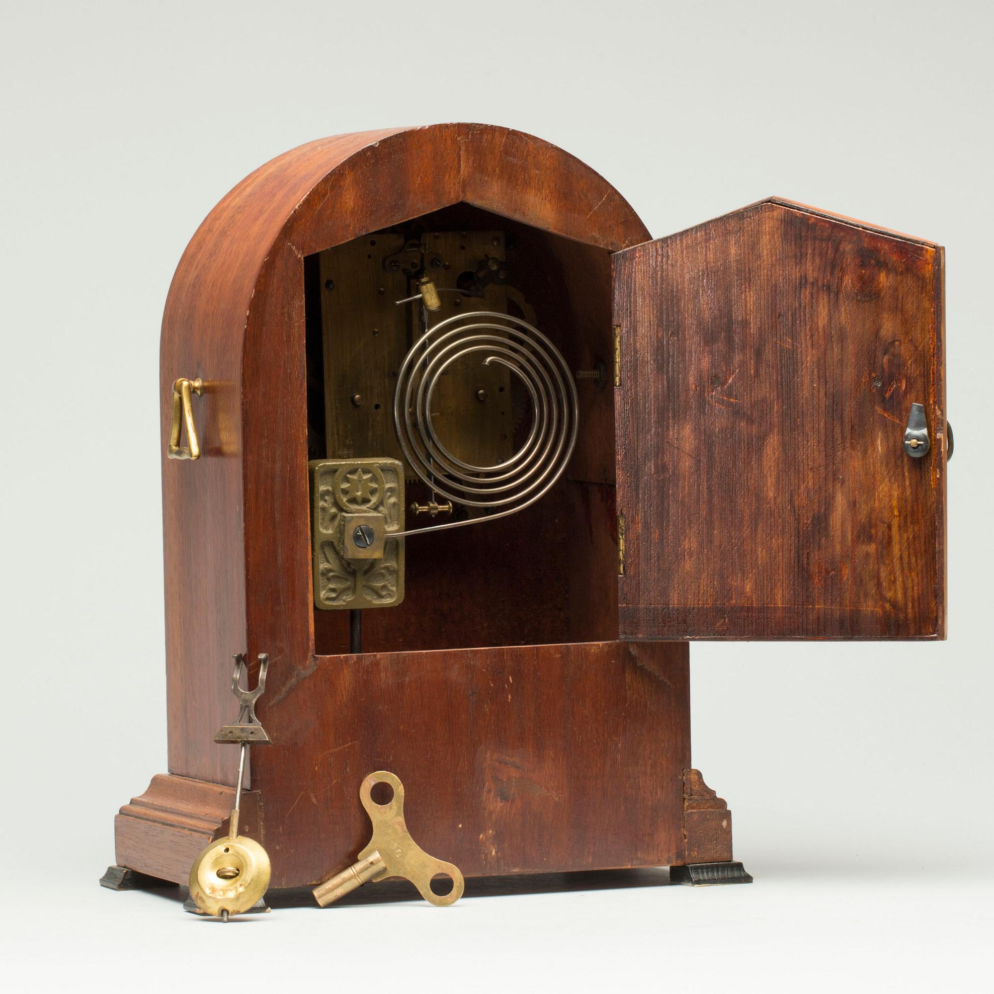 BORDSPENDYL, Art deco, 1900-talets första hälft.