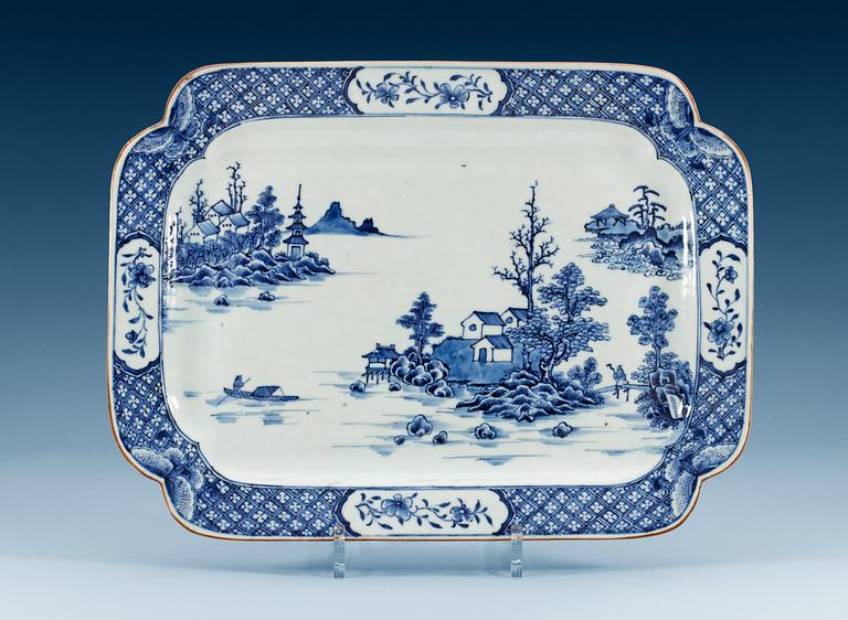 A blue and white tray, Qing dynasty, Qianlong (1736-95).