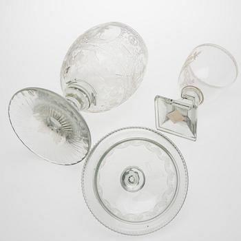 POKAL MED LOCK samt BÄGARE, glas. 1900-talets första hälft.