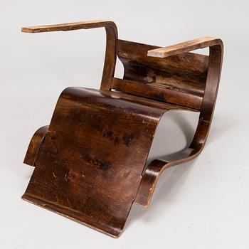 Alvar Aalto, A 1932-1934 'Paimio' armchair for O.Y. Huonekalu-ja Rakennustyötehdas A.B. Finland.