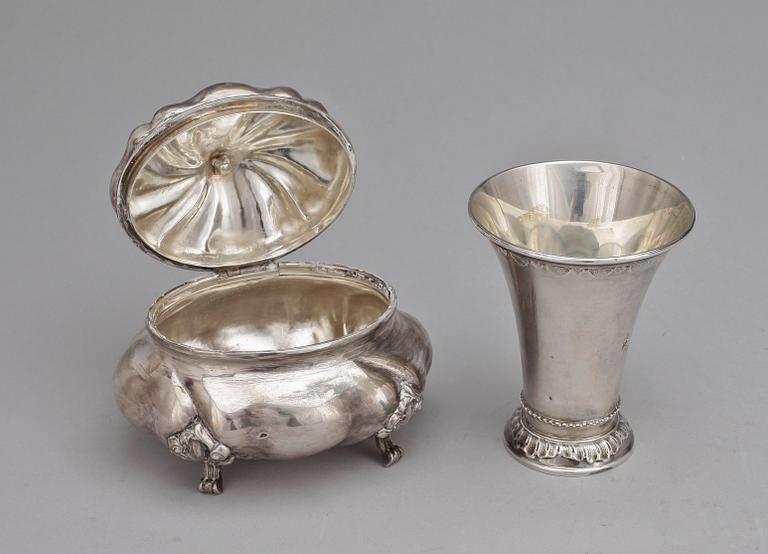 SOCKERSKRIN SAMT BÄGARE, silver, bl.a. GAB, Stockholm, 1945. Vikt 351g.