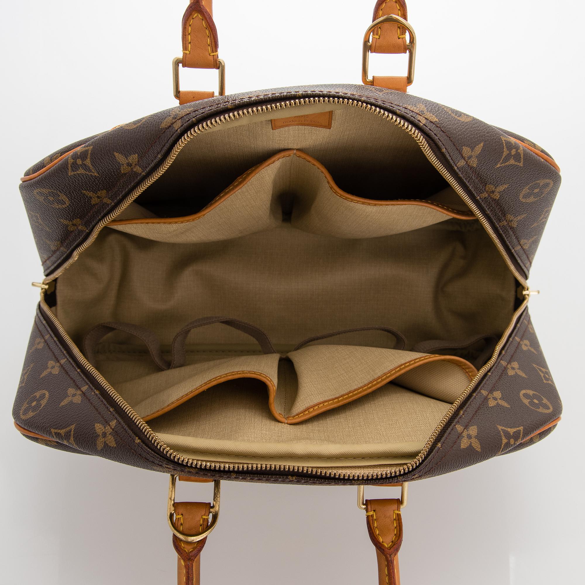 Louis Vuitton, A Monogram 'Deauville' Bag.