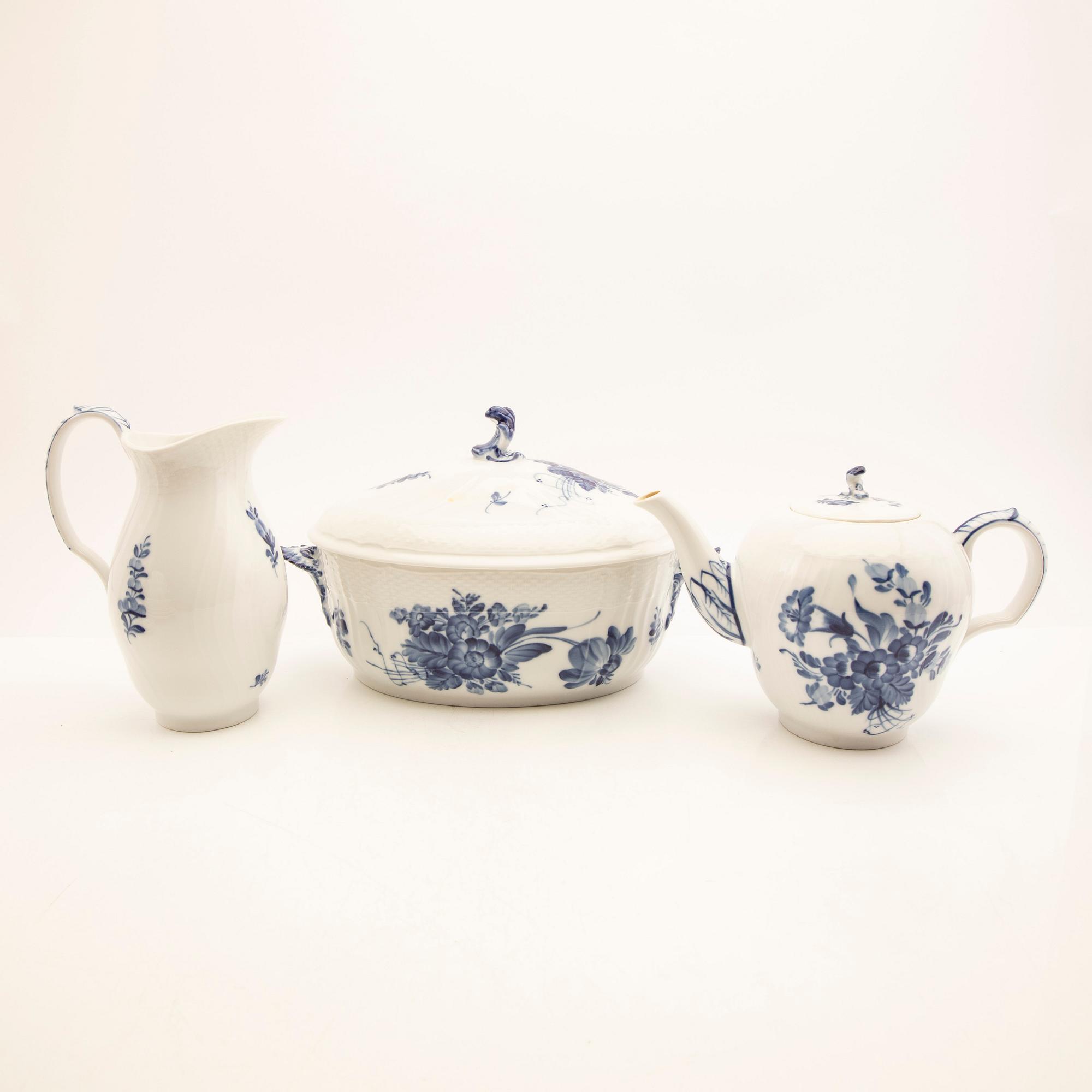 Service "Blue Flower" approx. 130 pcs Royal Copenhagen Denmark 20th century porcelain.