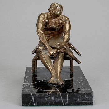 MATTI HAUPT, brons, signerad i godset.