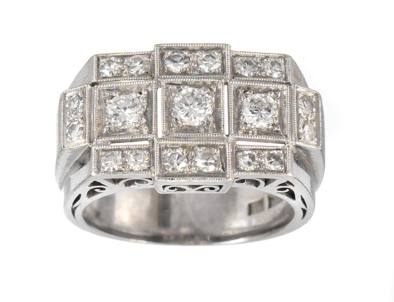 RING, set with brilliant- and eight cut diamonds, tot. app. 1 cts.
