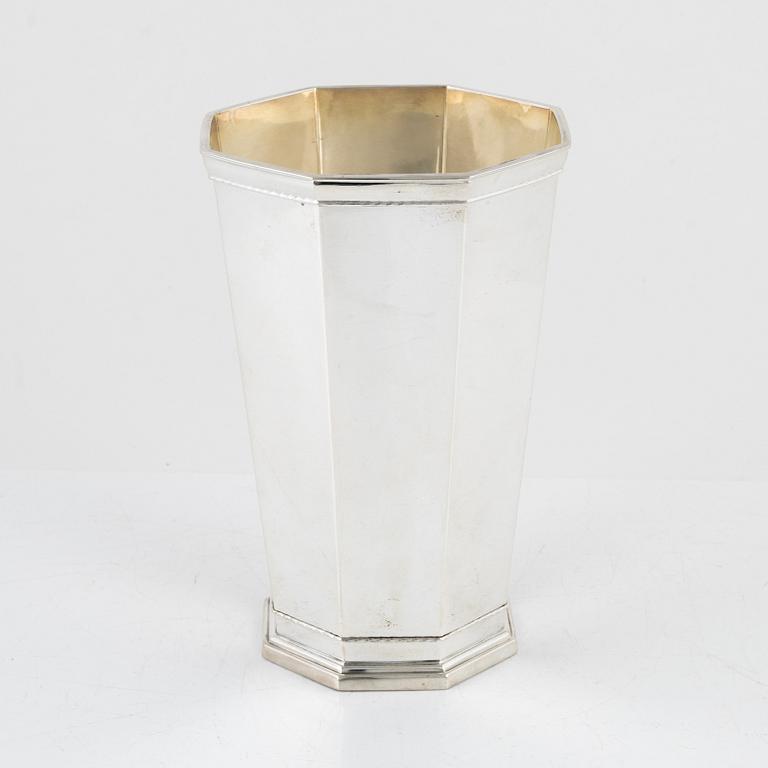 Jacob Ängman, vase, silver, GAB, Stockholm 1945.
