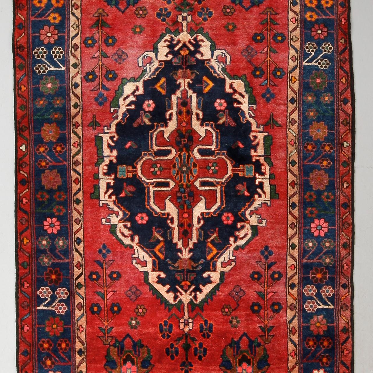 MATTA, Lori, ca 327 x 131 cm.