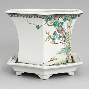 A Chinese flower pot with stand, 20th Century, republic style.