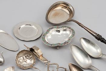 PARTI SILVER, 19 delar, mestadels Sverige, 1800- och 1900-tal, total vikt ca 700 g.