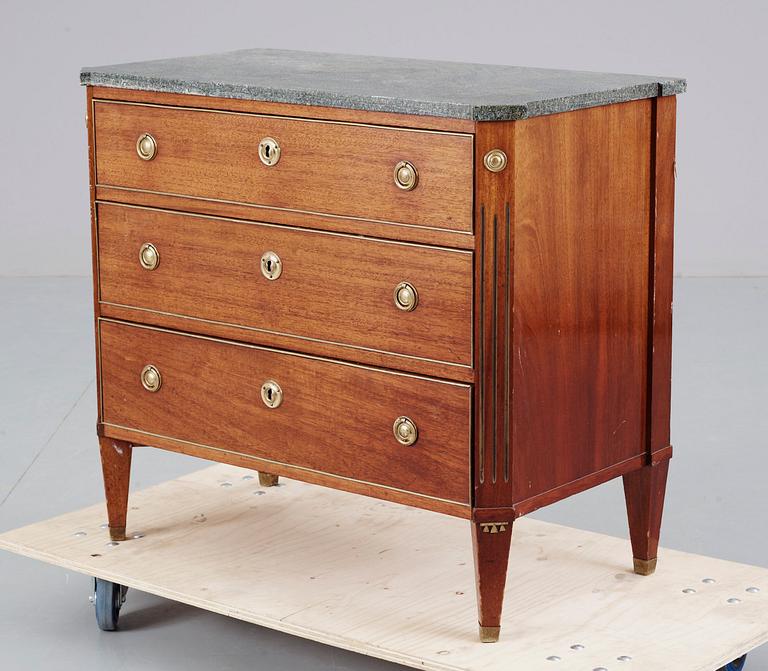 BYRÅ, sengustaviansk stil, 1900-talets mitt.