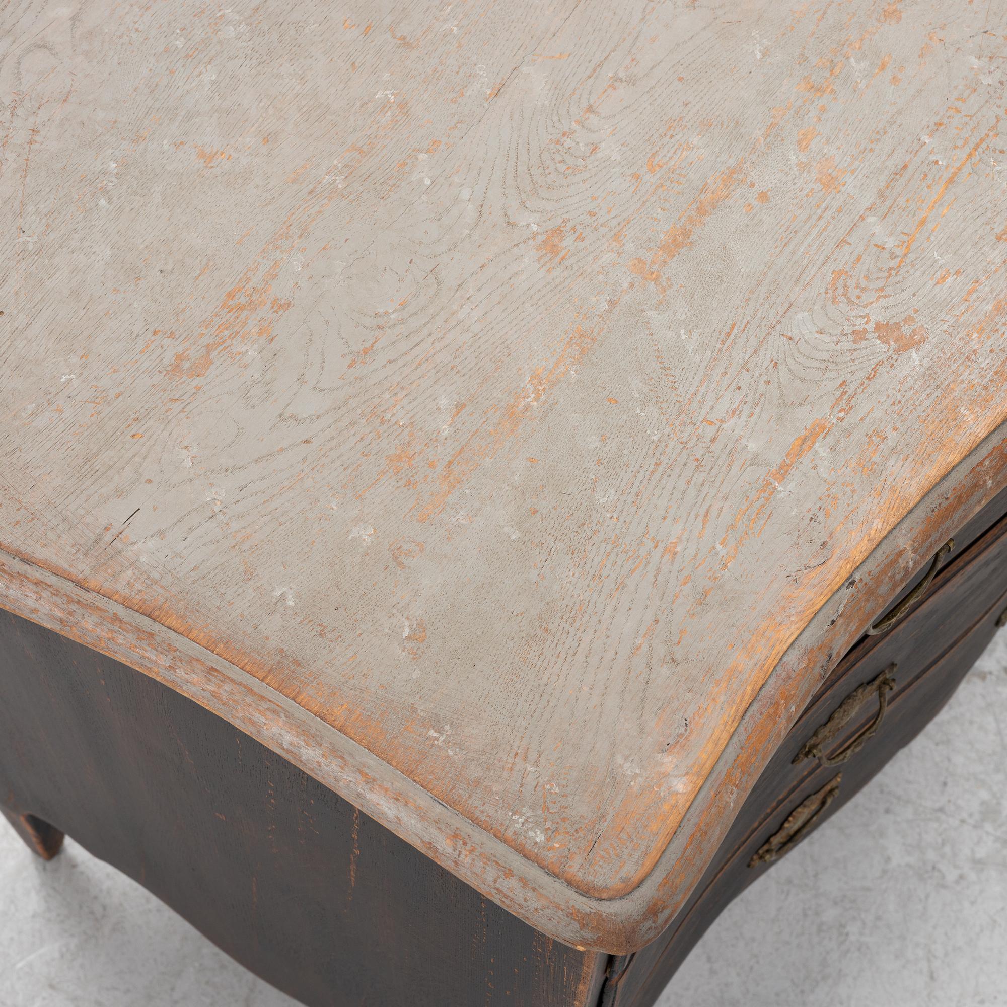 A late Baroque chest of drawers, 18th century.