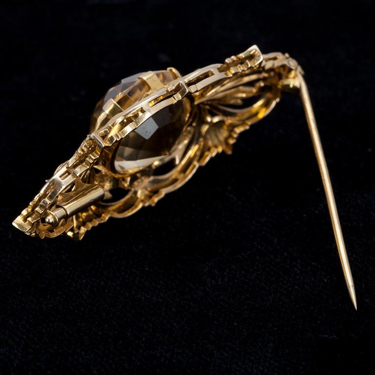 BROSCH, 18K guld, citrin Oskar Lindroos, Helsingfors, Finland 1955.