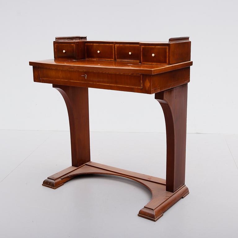 KONSOLBORD, Karl-Johan, 1800-talets första hälft.