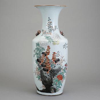 GOLVVAS, porslin, Kina, 1800-talets slut.