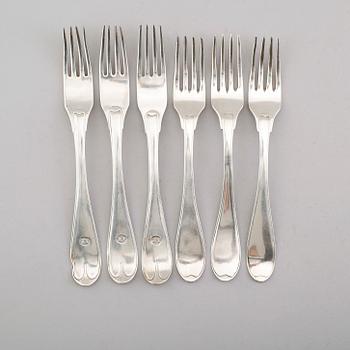BORDSGAFFLAR, 6 st snarlika, silver, svenska stämplar, 1800-talets första hälft. Vikt ca 400 gram.