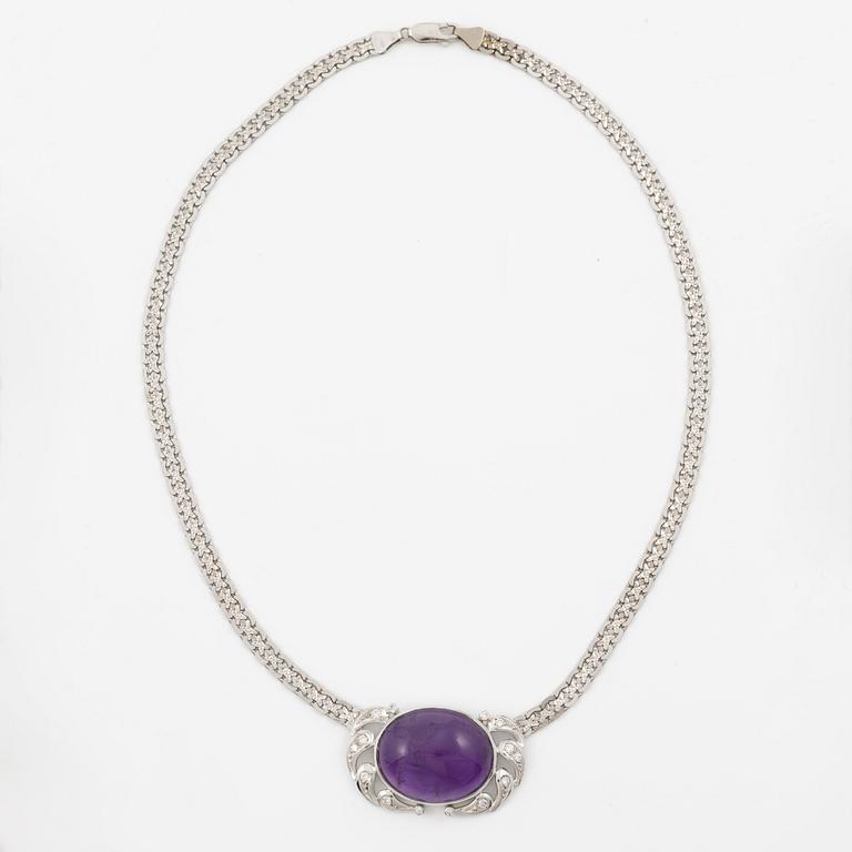 Necklace in 18K white gold with a cabochon-cut amethyst and round brilliant-cut diamonds.