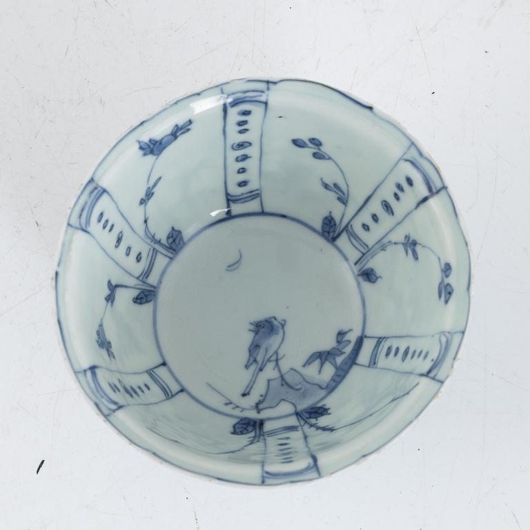 A blue and white kraak bowl, Ming dynasty, Wanli (1572-1620).