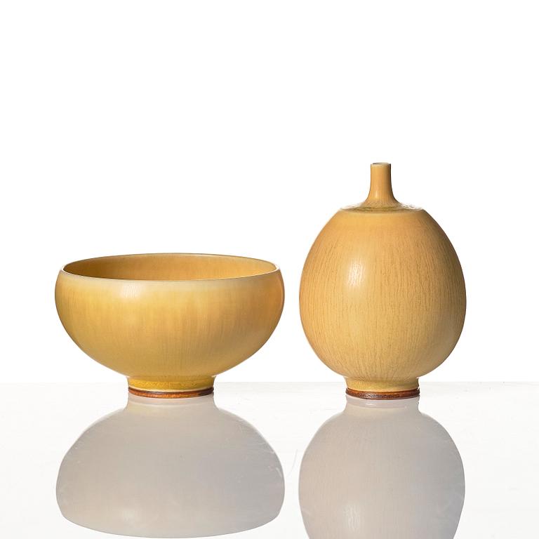 Berndt Friberg, vaser, 6 st, skål samt skylt, Gustavsbergs studio 1960-71.
