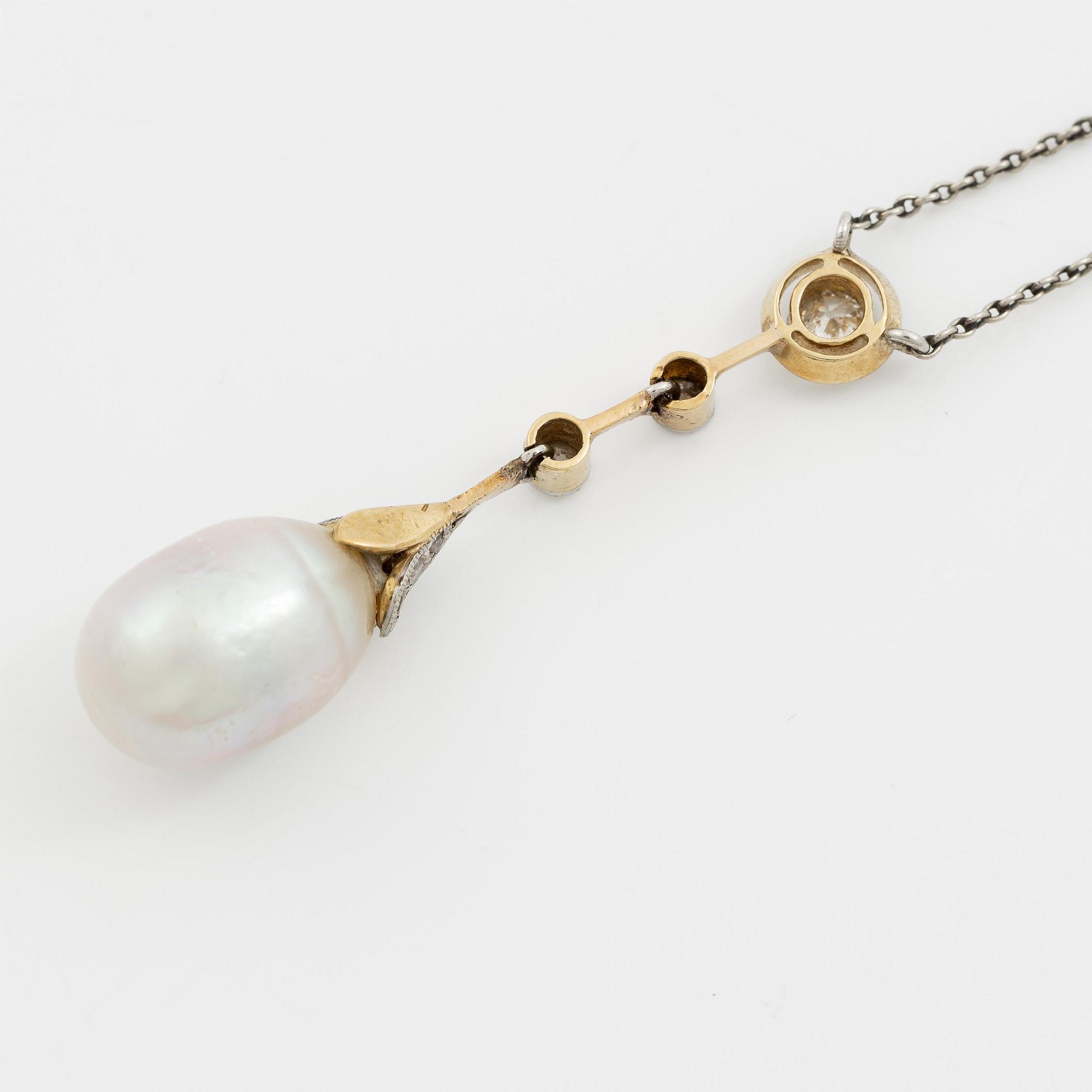 Collier 18K guld och silver med en pärla samt gammalslipade diamanter.
