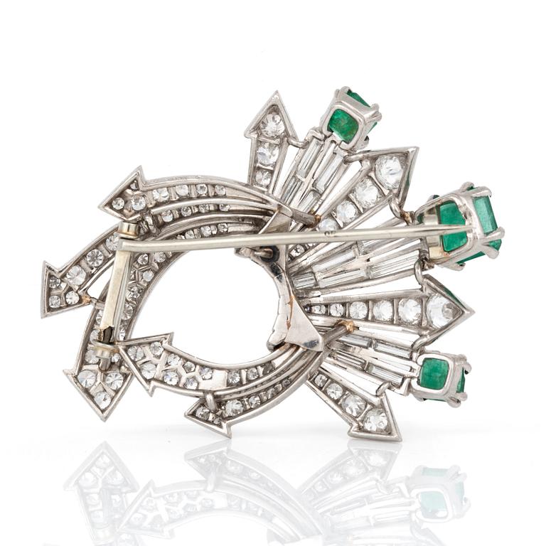 BROSCH, Pierre Sterlé, med diamanter samt smaragder, Paris, ca 1940-50-tal.