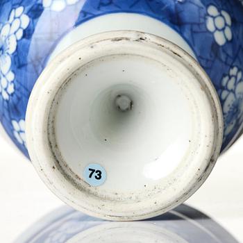 Stemcup, porslin. Qingdynastin, Kangxi (1662-1722).