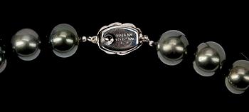 COLLIER, South Sea-pärlor med silverlås.