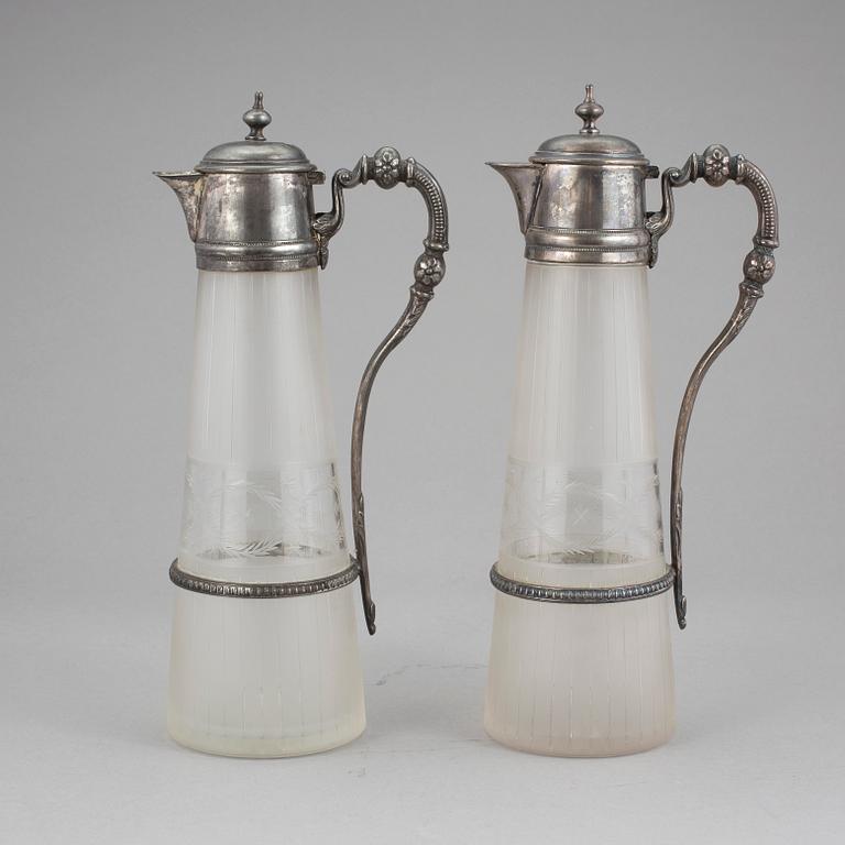 VINKARAFFER, ett par, omkring år 1900.