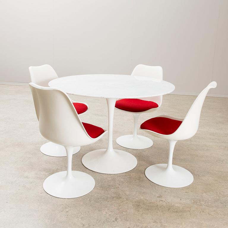 EERO SAARINEN, BORD OCH FYRA STOLAR. Tulpan-serien. Knoll International, USA 1955.