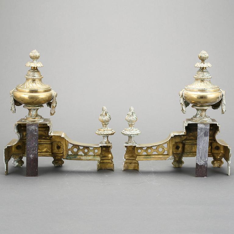 ELDHUNDAR, ett par, brons, Louis XVI-stil, sent 1800-tal.