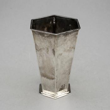 VAS, silver, J L Hultman AB, Stockholm,  1945. Vikt ca 250g.