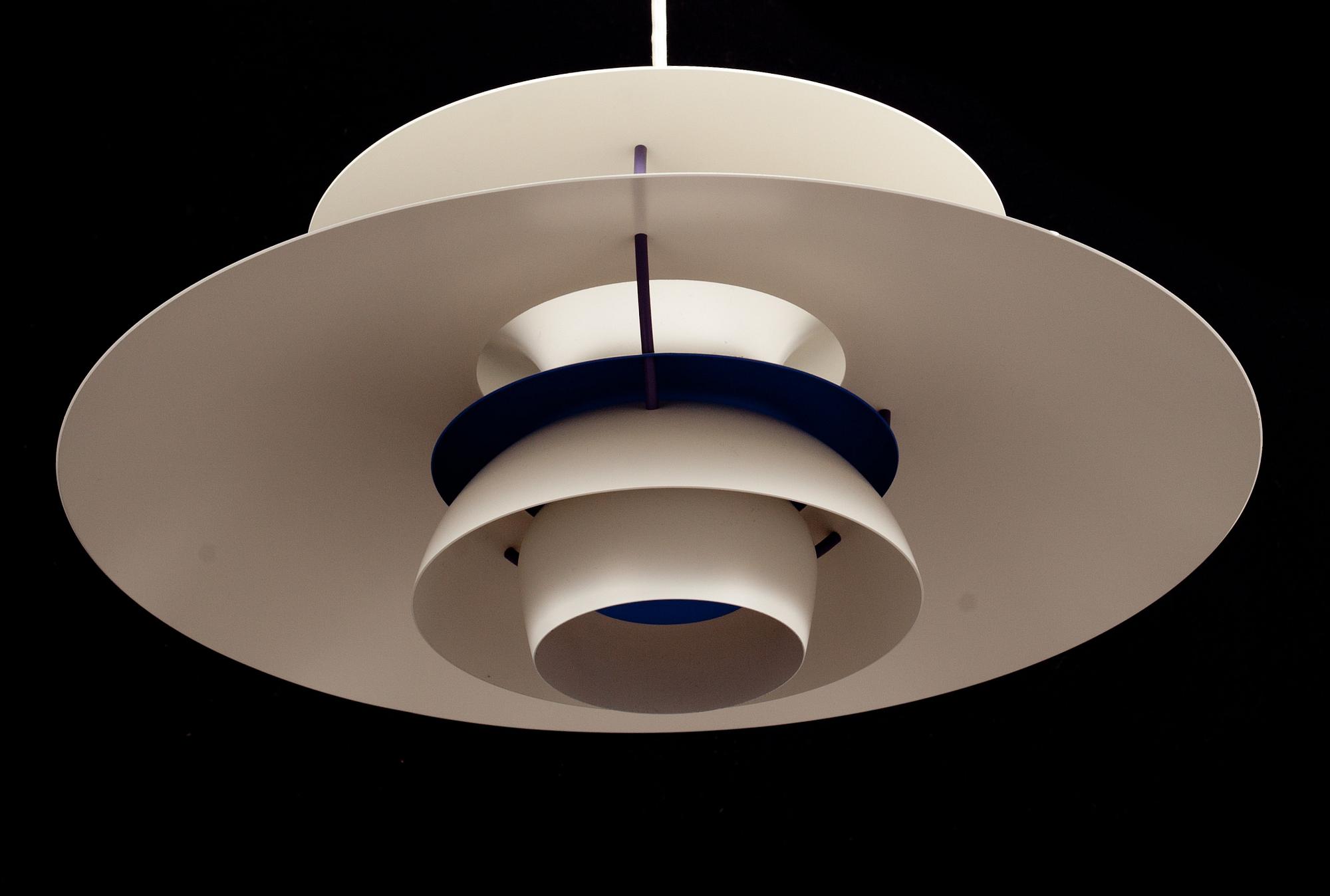 TAKLAMPA, "PH 5", Poul Henningsen för Louis Poulsen, Danmark, 1900-talets slut. Höjd 27 cm.