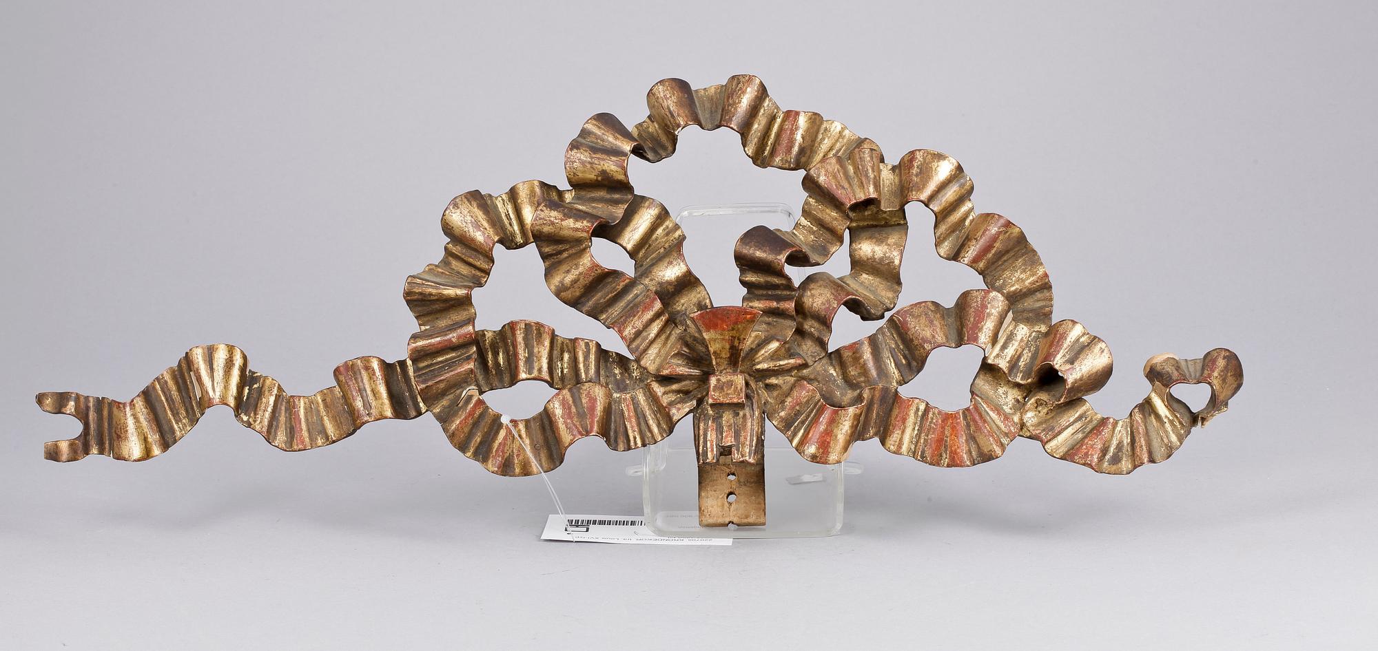 KRÖNDEKOR, trä, Louis XVI-typ, 1700/1800-tal.